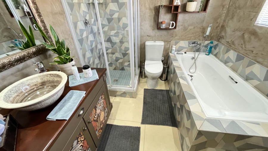 3 Bedroom Property for Sale in Heiderand Western Cape